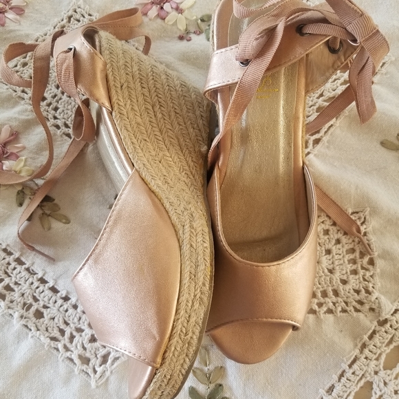 Rose Gold wedge espadrilles - Picture 1 of 6